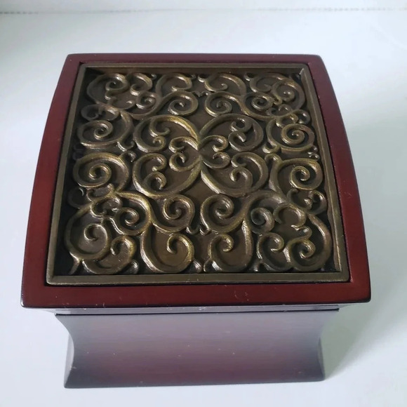 2004 Bombay Small Wooden  Musical Ring Jewelry Box. - Picture 5 of 11